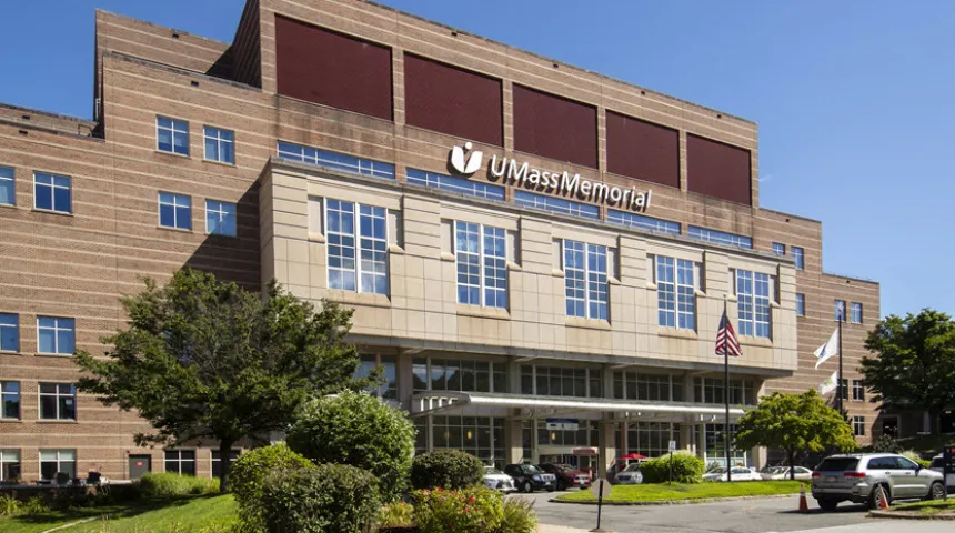 The main entrance of the UMass Memorial Medical Center - Memorial Campus shown from the outside.